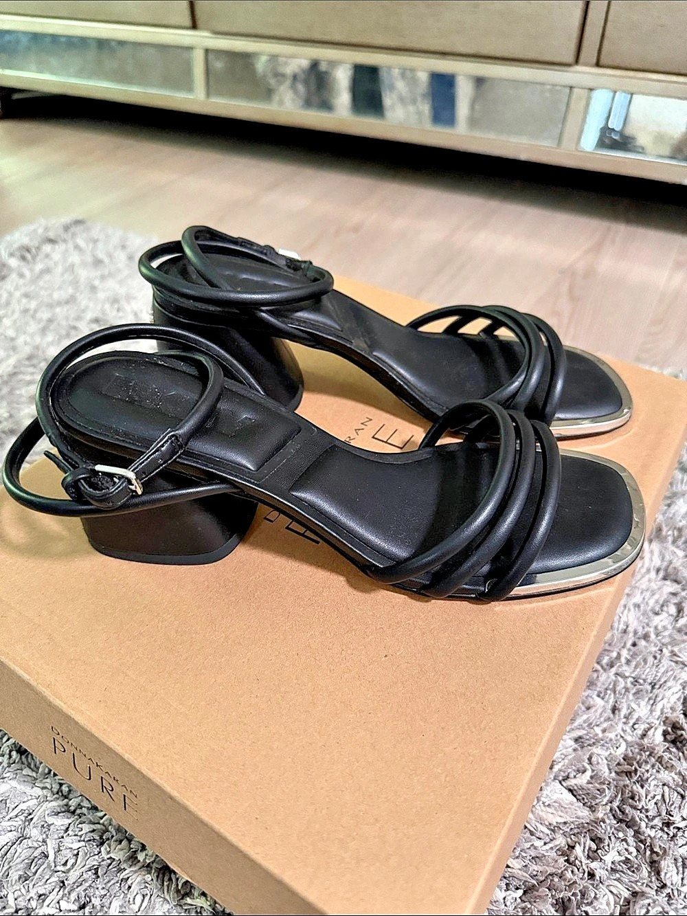 DKNY BLACK STRAPPY BLOCK HEEL SANDALS